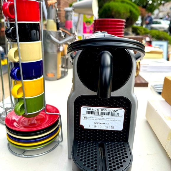 De longhi Nespresso maker set. - Picture 2 of 4